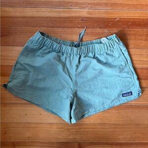 Patagonia barely baggies - green